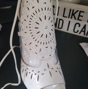 NWT White JustFab sandals size 9